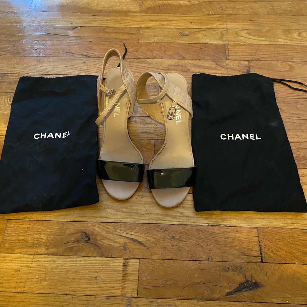 Chanel Two-Tone Beige and Black Block Heel Sandals - Picture 2 of 8